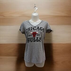 Women's NBA Chicago Bulls V-Neck Short Sleeve T-Shirt Gray Medium M